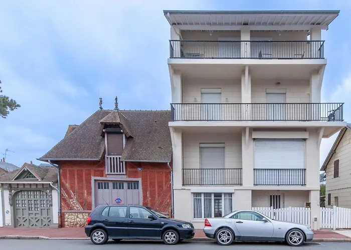 2-Bedroom Apartment With Balcony Near Hippodrome