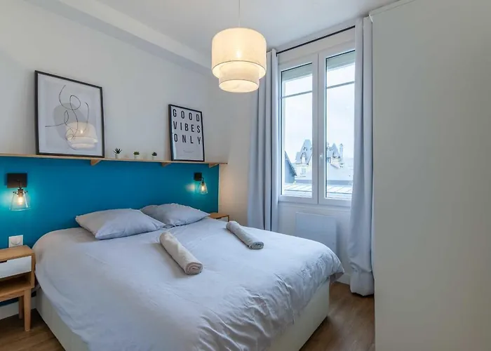 2-Bedroom Apartment With Balcony Near Hippodrome
